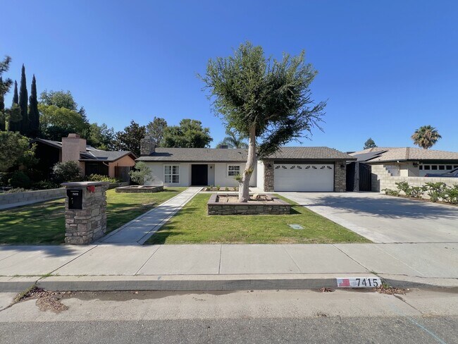 Foto del edificio - 7415 Hooper Ave