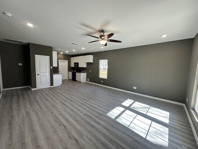 Building Photo - 118 Red Bird Ln