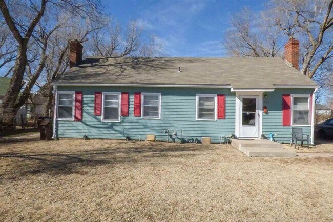 Foto del edificio - 3 bed 2 Bath Home Super Large Back Yard