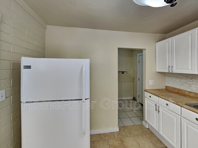 Foto del edificio - 8580 S 220 E