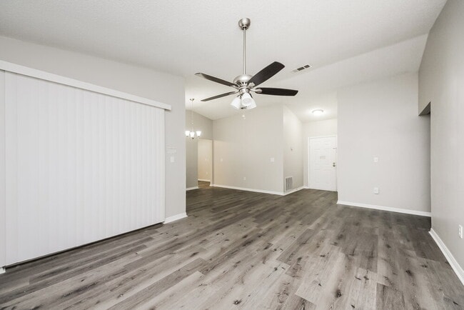 Building Photo - 2928 Dana Ln