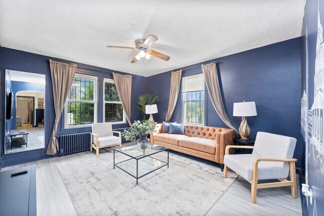 Foto de la sala de estar - 1629 Fairlawn Ave SE