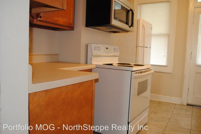 Building Photo - 3 br, 1.5 bath Apartment - 2409 Deming