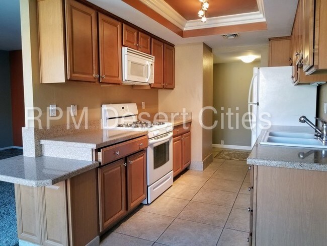 Building Photo - 400 N Sunrise Way