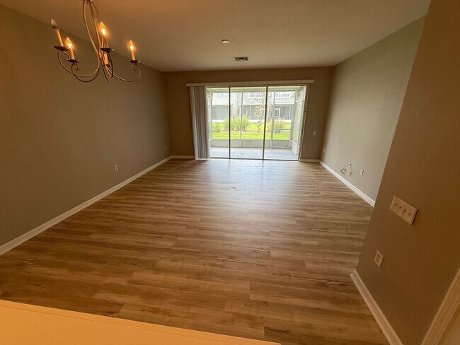 Foto del edificio - Beautiful home located inside gated commun...