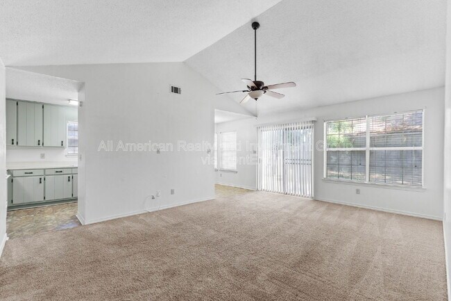 Foto del edificio - 1925 Estival St