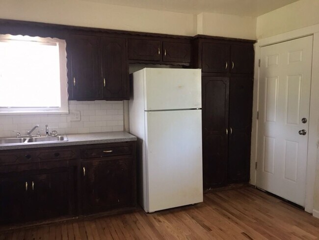 Building Photo - Super Charming - Wood Floors Throughout