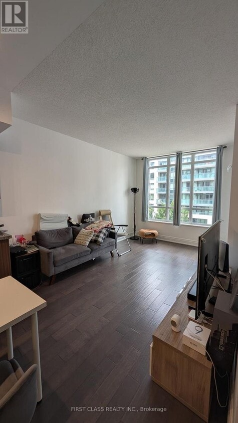 Photo principale - 33-533 Clegg Rd