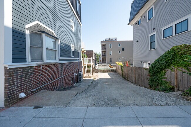 Foto del edificio - 465 E 8th St