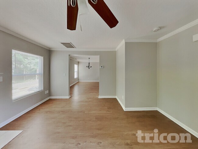 Building Photo - 11802 Village Pond Dr