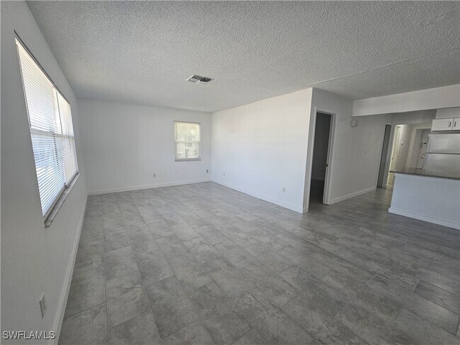Building Photo - 18540 Miami Blvd