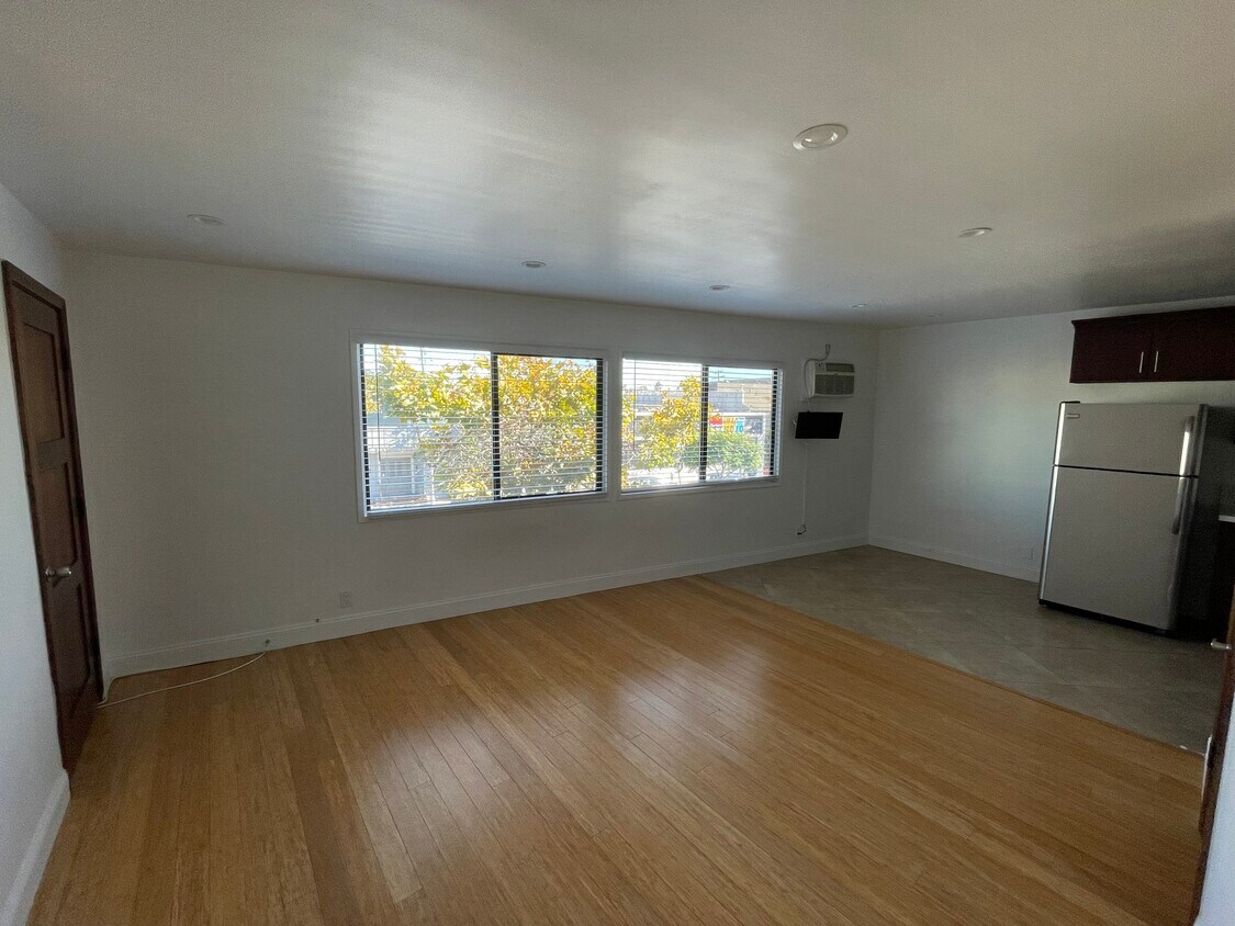 913 Pico Blvd Unit 1, Santa Monica, CA 90405 Apartments Santa Monica