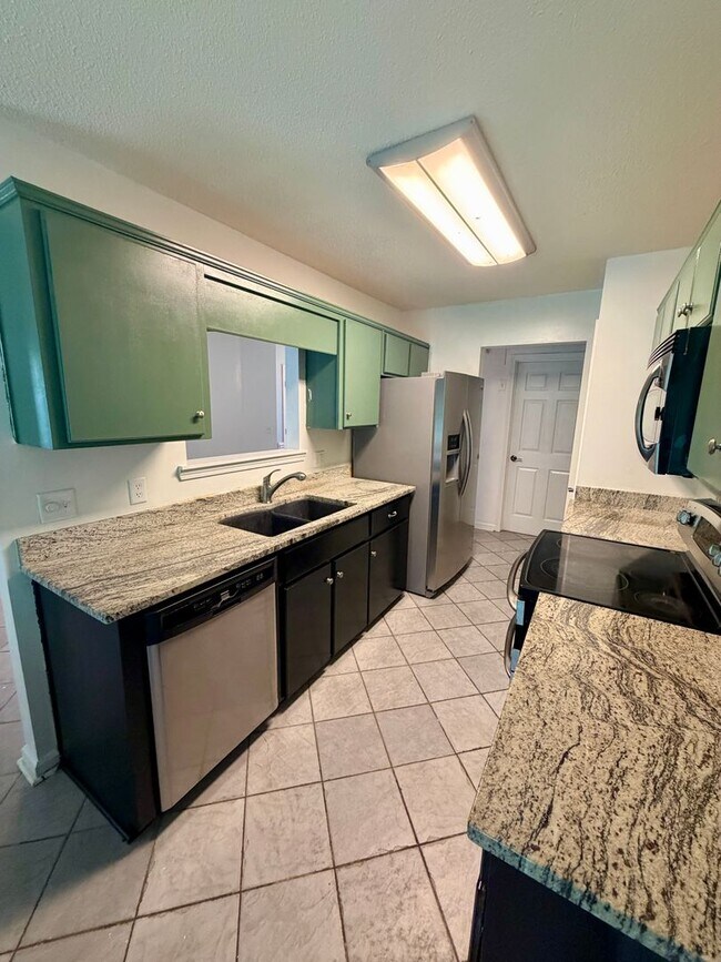 Building Photo - 3 BED | 2 BATH | COMMUNITY POOL & FITNESS CENTER | OGEECHEE FARMS