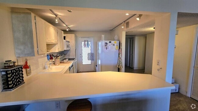 Building Photo - 3100 N Course Ln
