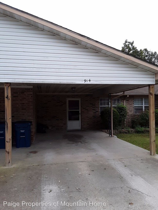 Building Photo - 914 Coley Dr