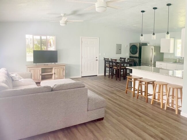 Foto del edificio - Furnished 2-Bedroom Home for Rent in Hawaiian Shores Subdivision