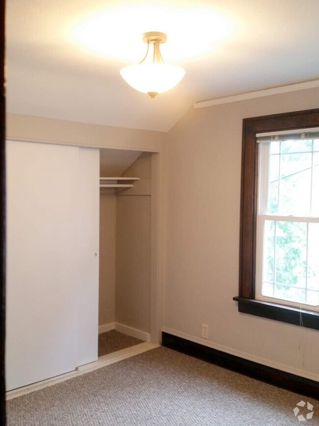 Building Photo - 936 Drake St