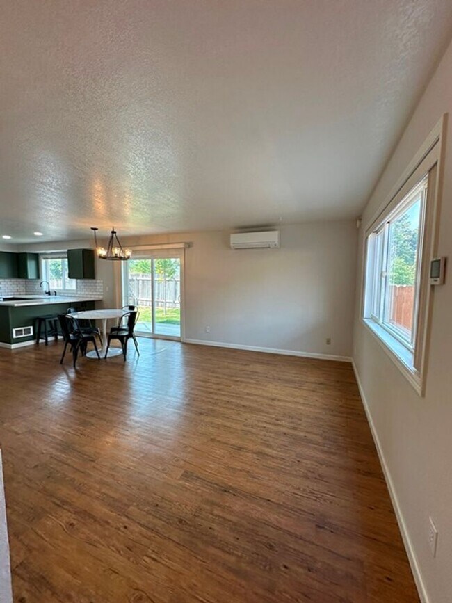 Foto del edificio - Great duplex unit