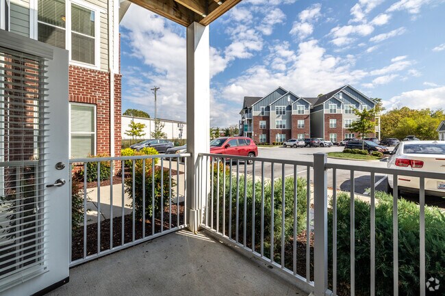 2HAB, 2BA - Groves at Town Center