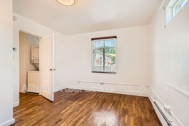 Foto del edificio - 2110 S Sherman St