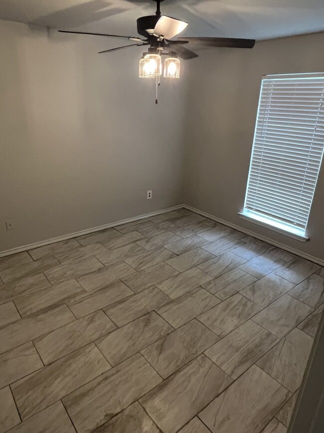 Master bedroom - 2760 Sunset Strip Dr