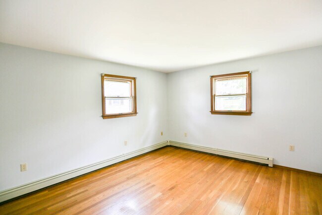 Building Photo - 313 Leslie Dr