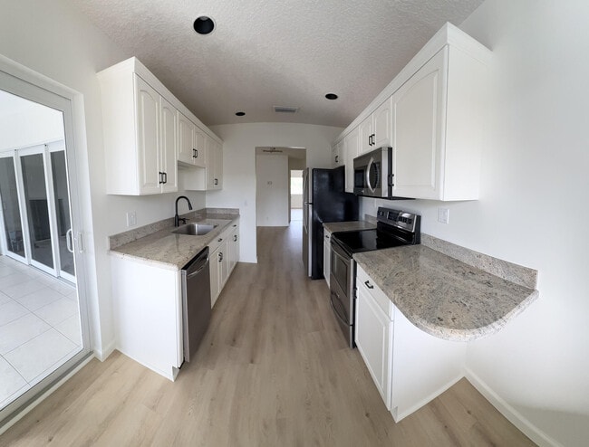 Building Photo - 1110 Bel Air Dr