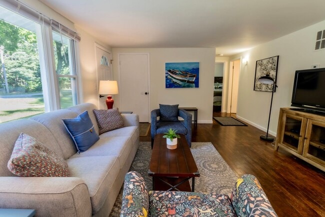 Building Photo - Classic Ranch Just Minutes from TC’s Best