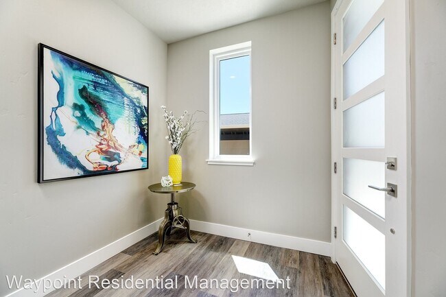 Building Photo - 3 br, 2.5 bath House - 323 E 36th St
