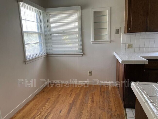 Building Photo - 20 Linwood Pl