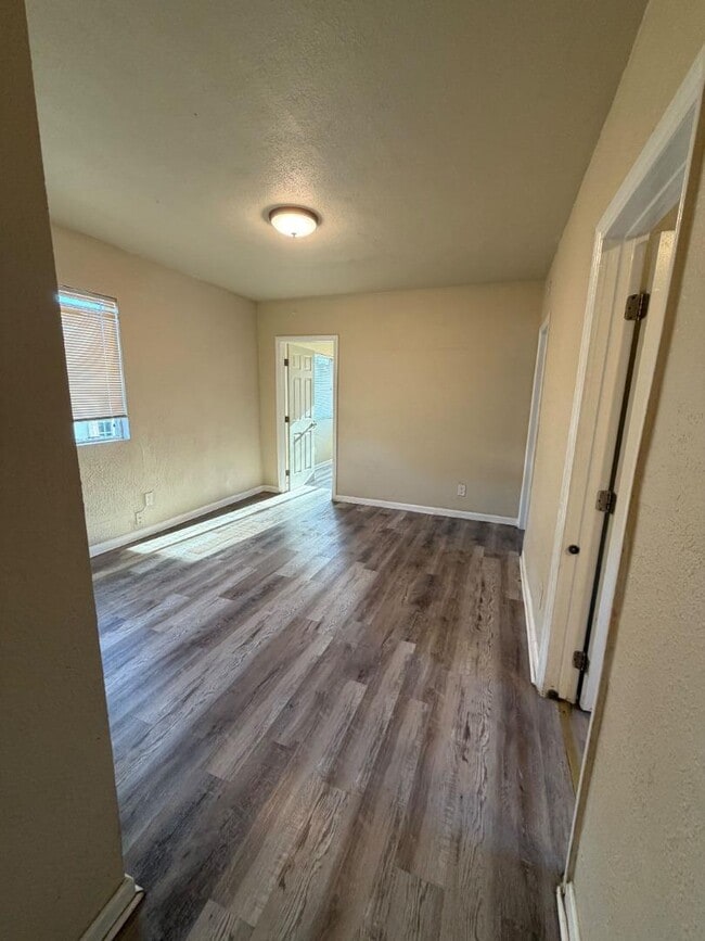 Building Photo - 661 Clara St