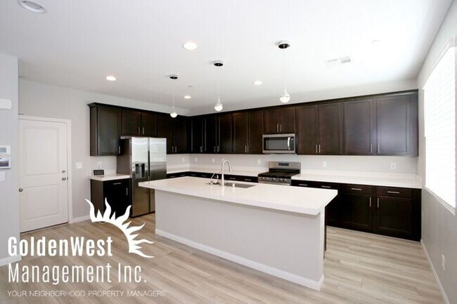 Building Photo - Stunning 4Bdm 3Ba Home in Henderson!