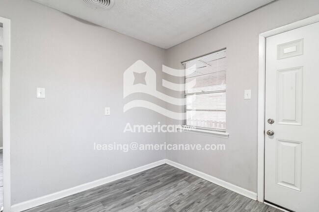 Foto del edificio - 11 Michael Dr