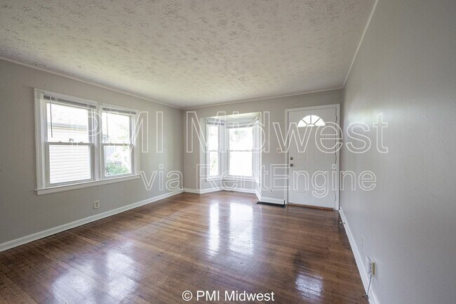 Building Photo - 4627 Norwaldo Ave