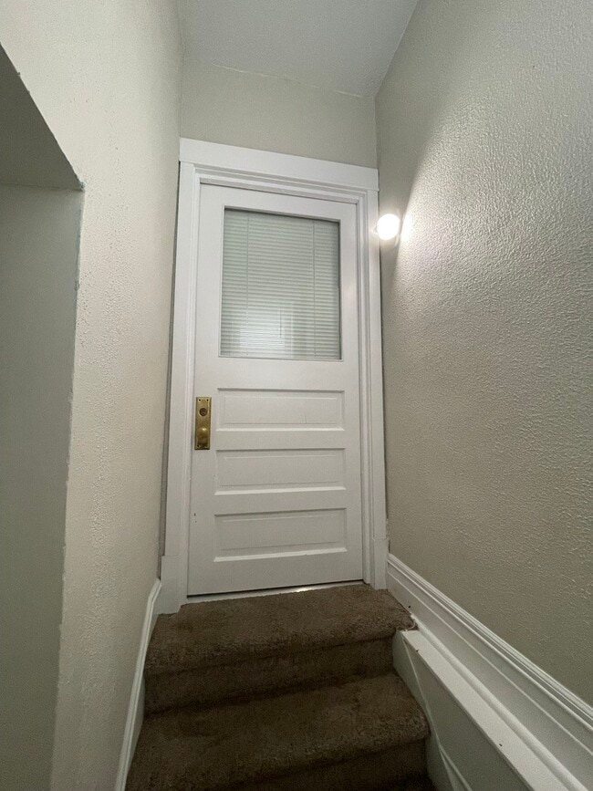Puerta 2da Unidad - 5434 N Lotus Ave