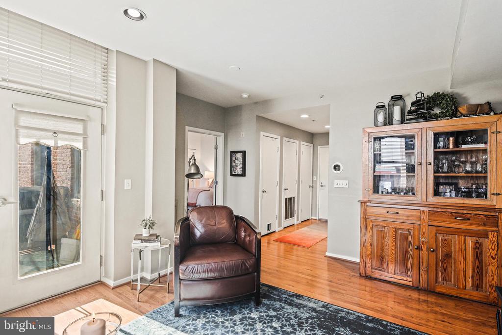 Primary Photo - 1211 Light St