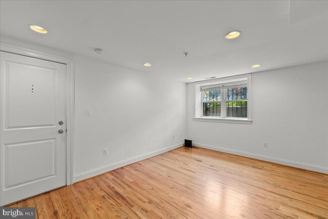 Building Photo - 739 Newton Pl NW