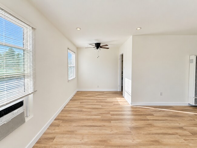 Foto del edificio - 528 N Rosemary Ln