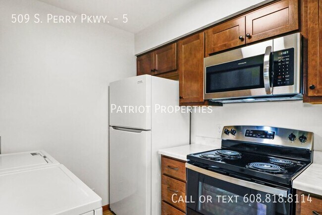 Foto del edificio - 2 bedroom/ 1 bath apartment in Oregon, WI