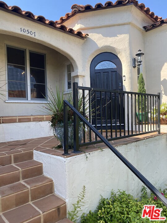Foto del edificio - 10507 Eastborne Ave