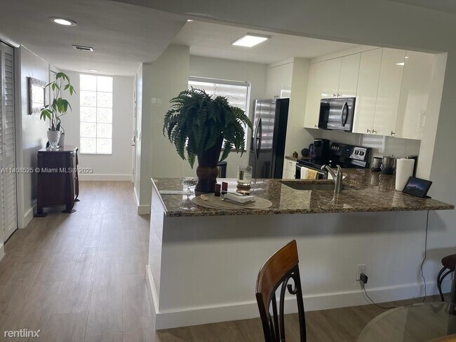 Foto del edificio - 2 br, 2 bath Condo - 16511 Blatt Blvd Apt 205