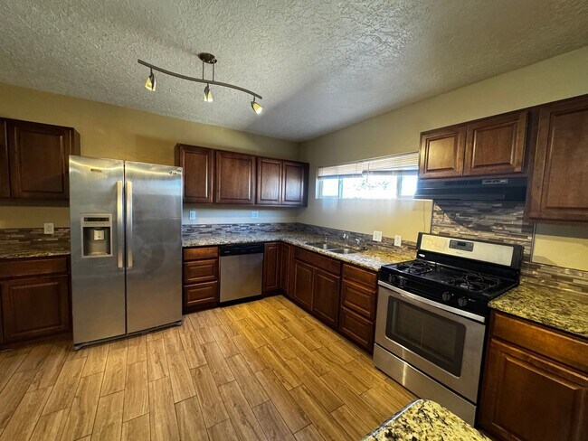 Foto del edificio - Beautiful 3 bedroom 2 bathroom home.