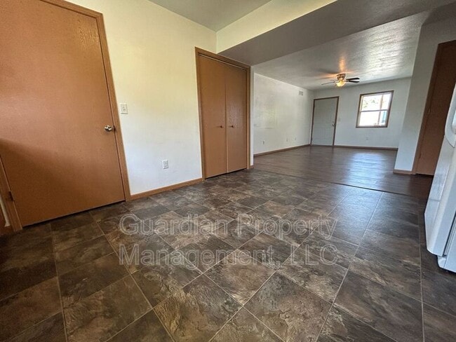 Foto del edificio - 324 E 4th St