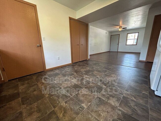 Foto del edificio - 330 E 4th St