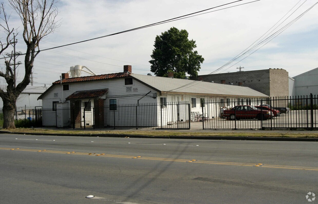 Primary Photo - 614-624 S Lincoln St