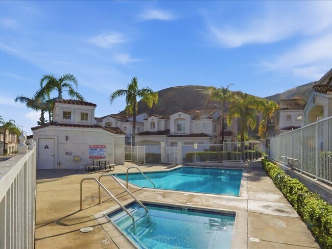 Building Photo - 356 Carrione Ct