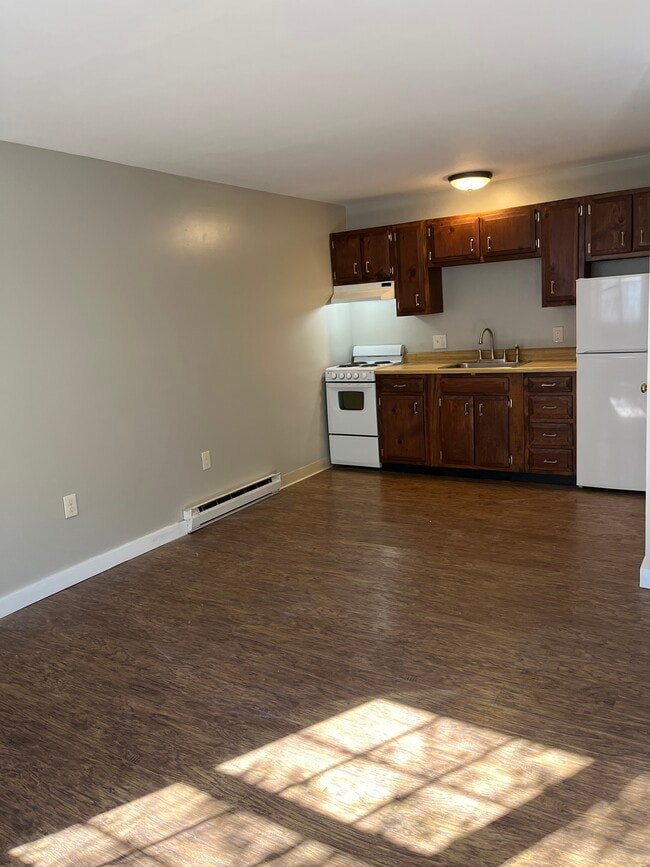 Building Photo - 46 Turnpike St