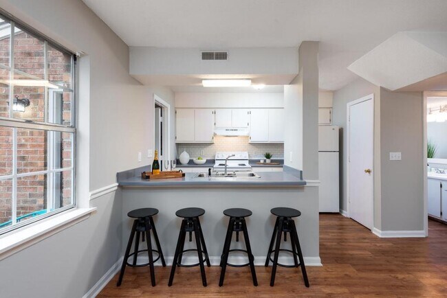 Building Photo - 1539  Nantahala Blvd