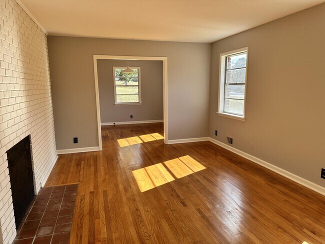 Foto del edificio - 1001 Riverbend Dr
