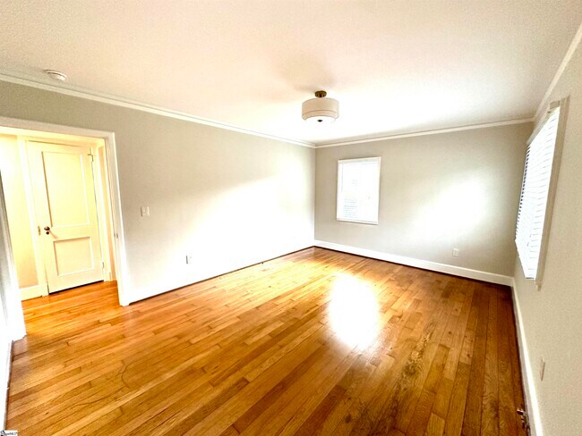 Building Photo - 600 University Ridge